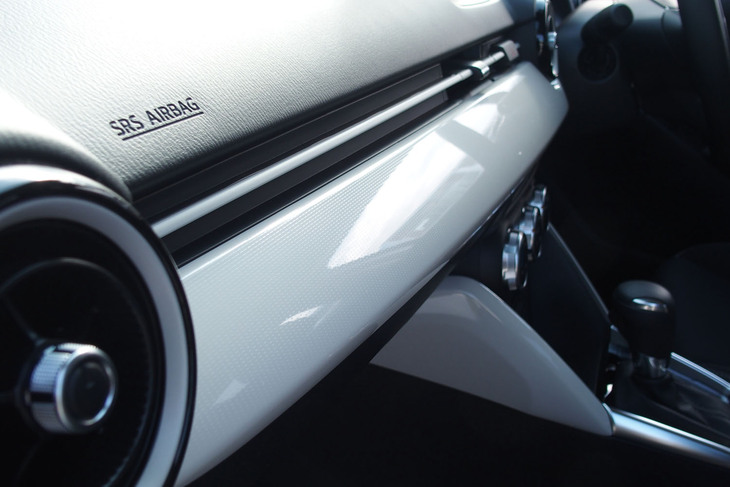 マツダ2 15 BD（ダッシュボードパネル）