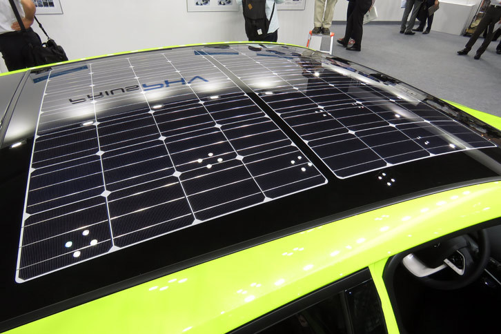 トヨタ・プリウスPHV（太陽光パネル）