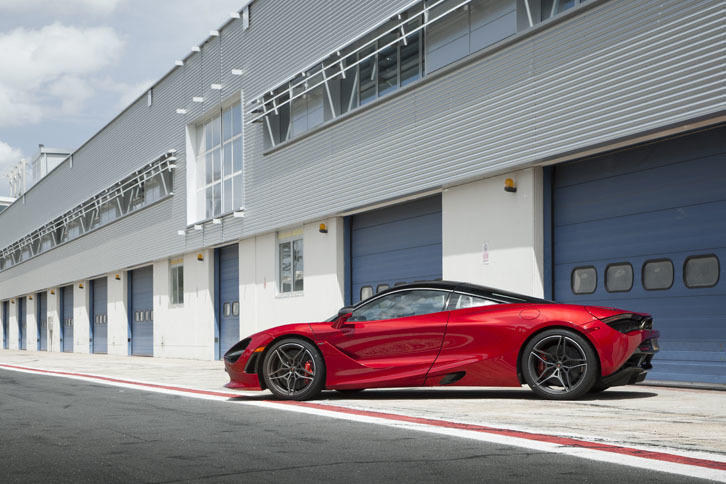 イタリア・ローマ郊外にあるヴァレルンガ・サーキットと、その周辺の一般道が試乗の舞台だ。