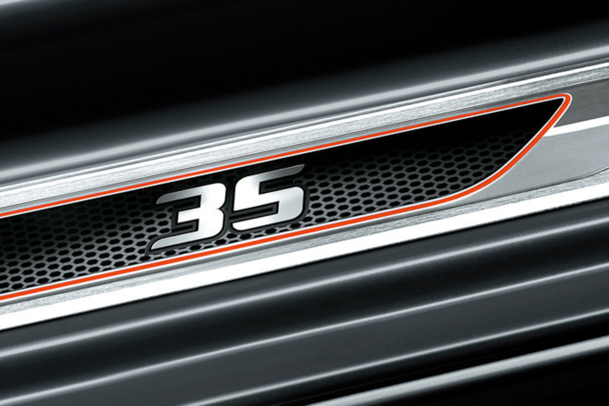VW、「ゴルフGTI」35周年記念モデルを発売 【ニュース】 - webCG