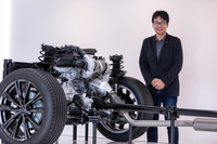 ＜加藤武明さんプロフィール＞
	1963年に愛知県で生まれる。慶應義塾大学理工学部機械工学科で内燃機関（ガソリンエンジン）を専攻。1986年、トヨタ自動車に入社。ボディー設計部に配属後、4年間の米国赴任や安全性能の先行開発を経て、2005年からレクサスの製品開発に。「IS」「RX」の開発に携わり、2009年に初代「NX」の開発責任者となる。