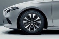 「Aクラス」と「Aクラス セダン」では、ホイールのデザインも変更された。