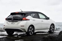 エクステリアは、2015年の東京モーターショーで披露されたコンセプトカー「IDSコンセプト」のデザインが反映されている。