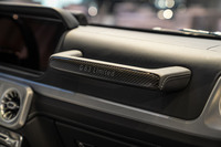 助手席側グラブハンドルにエクステリアのサイドストリップラインと同じ「G 63 Limited」の専用レタリングが入る。