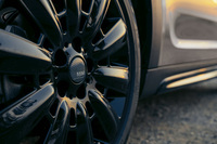 「MINIクロスオーバー」の限定車が登場　テーマは英国スコットランドのハイランド地方の画像