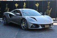 ミドシップスポーツカーの「エミーラ」。