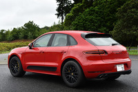 SUVにして「心を高ぶらせるスポーツカー」とアピールされる「ポルシェ・マカン」。「マカンGTS」は、中でもスポーティーなモデルと位置づけられている。