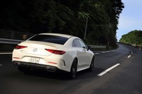 スターターと発電機の役割も担う電動モーターISGは最高出力22ps、最大トルク250Nmを発生。動力性能をサポートするだけでなく、スムーズな変速にも寄与する。