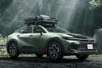 販売面で「クラウン スポーツ」に水をあけられている「クラウン クロスオーバー」。最近ではこんな特別仕様車（ランドスケープ）まで登場している。クラウン クロスオーバーの、明日はどっちだ……。