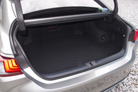 トランクルームの容量は443リッター。開口部の広さも特徴となっている。