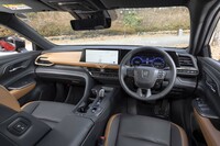 「ブラック×イエローブラウン」のインテリアは「RS」専用のカラーリング。センターディスプレイのサイズは12.3インチ。