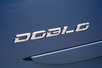 「ドブロ」の車名はかつてスペインで使われていた金貨「ドブローネ」にちなんでいる。