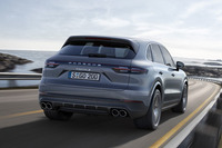 ポルシェが3代目となる新型「カイエン」を世界初公開の画像