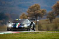 「クラブ・コンペティツィオーネGT」は、フェラーリのGTレーシングカーで行われる走行会だ。フェラーリおよびフェラーリの公認ドライバーによる、完全なファクトリーサポートを受けて、サーキット走行を楽しむことができる。