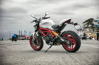 ボディーサイズ：全長×全幅×全高＝--×--×--mm
	ホイールベース：1435mm
	重量：175kg
	エンジン：803cc 空冷4ストローク L型2気筒 DOHC 4バルブ
	最高出力：73ps（54kW）/8250rpm
	最大トルク：67Nm（6.8kgm）/5750rpm
	価格：116万9000円