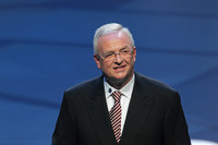 “ディーゼルゲート”とは2015年9月に米国で発覚した、フォルクスワーゲンによる排出ガス不正事件のこと。これによりフォルクスワーゲンはブランドを大いに毀損（きそん）するとともに、多額の賠償金を背負い込むこととなった。写真はCEOを退任に追い込まれたマルティン・ヴィンターコルン氏。（写真：Newspress）