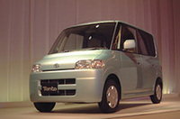 ダイハツ、新型軽自動車「タント」発表