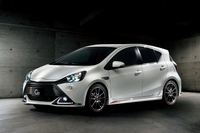 「アクアG“G's”」（オプション装着車）。ボディーカラーはライムホワイトパールクリスタルシャイン。