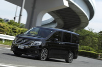 205/55R17タイヤを履く「Zクールスピリット」（FF車）のJC08モード燃費は、13.8km/リッター。