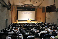 フォーラムは平日の午後の開催にもかかわらず、定員490名のホールはほぼ満席。「COP10」の開催を数カ月後に控え、自然保護への関心の高まりがうかがえる。