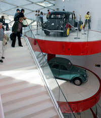 「シトロエン」の超モダンショールーム、パリにオープン！の画像