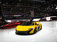 今回のジュネーブショーにはマクラーレンもブースを出展。「MP4-12C」に加え、ニューモデル「P1」を展示していた。