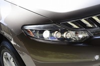 ムラーノのプラットフォームは、新型ティアナや北米のアルティマから採用される「Dプラットフォーム」と呼ばれるもの。ホイールベース2825mmは従来型と同じながら、全長で55mm、全幅で15mm、全高で15mmほど拡大している。
