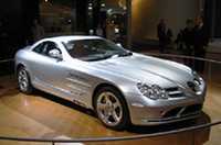 TOP写真＝新旧SLR