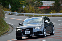 「RS 6アバント」は、左右後輪の駆動力配分を調整できるトルクベクタリング機能を採用。高いコーナリング性能を実現している。
    