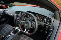 MT仕様の「ゴルフGTI」のインストゥルメントパネルまわり。