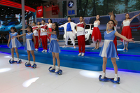 北京モーターショー2016の会場から。日産のサブブランドであるヴェヌーシアのショータイム。