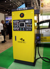 今回目立っていたのは、EV（スタンド）用の充電器。これは「ハセテック」のブースだが、ほかにも3、4社が出展していた。