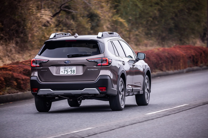 新型「レガシィ アウトバック」の最低地上高は、従来型よりも13mm高い213mm。アプローチアングルは19.7°、ブレークオーバーアングルは21.0°、デパーチャーアングルは22.9°となっている。