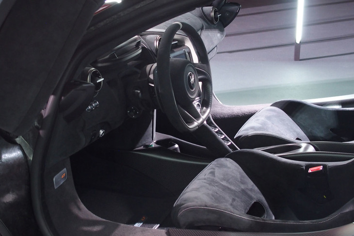 マクラーレン765LT（インテリア）