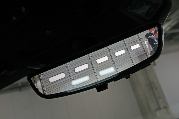 シボレー・コルベット3LT（デジタルルームミラー）