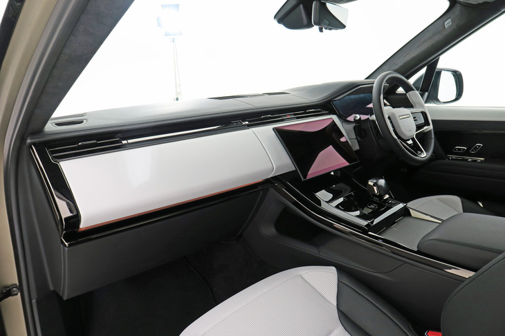 レンジローバー・スポーツSVエディションワン（ダッシュボードまわり）