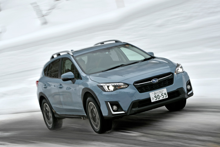 雪の八甲田越えは、2リッターエンジンを搭載する「XV」の最上級グレード「XV 2.0i-S EyeSight」とともに。