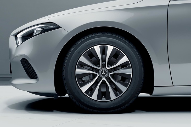 「Aクラス」と「Aクラス セダン」では、ホイールのデザインも変更された。