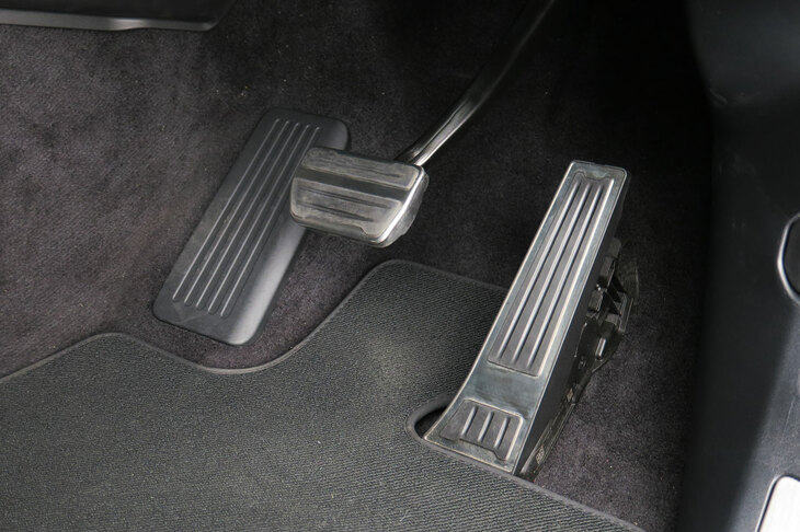 レンジローバー・スポーツSVエディションワン（アクセル／ブレーキペダル）