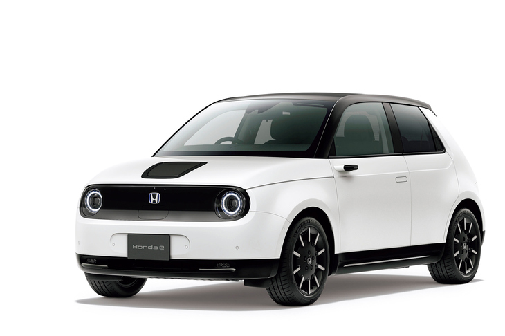 清水氏とwebCGほったが「（デザインは）傑作！」と言ってはばからない「ホンダe」。航続距離を割り切った都市型EVだったが、割高な価格設定もあって短命に終わった。今では開発終了によってコネクテッド機能が止まった中古車が、U-Select（ホンダの中古車販売店）の軒先に並んでいるのだとか。ああ諸行無常……。