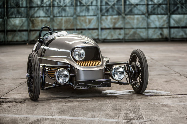 電気自動車の「EV3」。