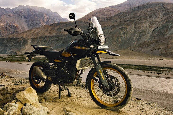 インドの巨人、ロイヤルエンフィールドのアドベンチャーモデル「ヒマラヤ」。新型は同社初の水冷エンジンを搭載している。