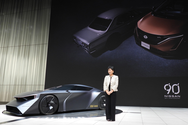 いよいよステージでのイベントがスタート。まずは日産自動車の星野朝子副社長が登壇し、日産が90周年を迎えられたことを、従業員やサプライヤー、お客に感謝した。