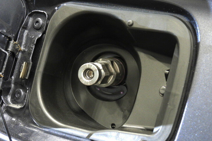 ホンダCR-V e：FCEV（水素充填口）