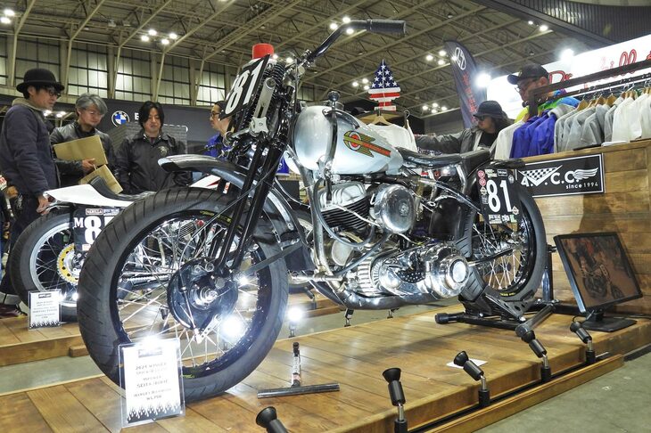 クラシックバイクのレースで活躍する、45powerの「ハーレーダビッドソンWL750」。