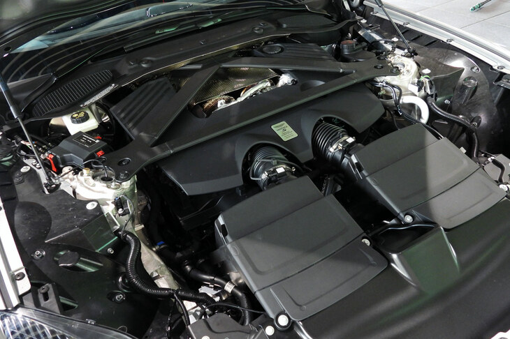 4リッターV8ツインターボエンジンは、最高出力が668PSから680PSに向上。800N・mの最大トルクは、発生回転域が2750-5000rpmから2000-5000rpmへと広げられた。