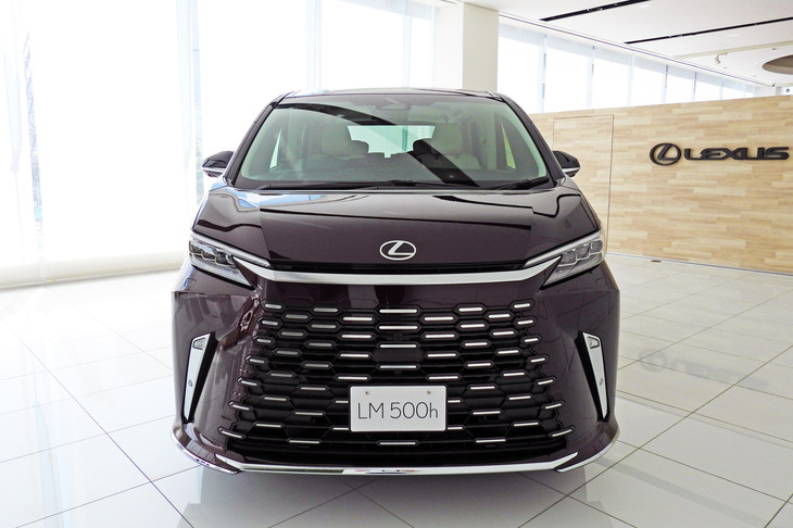レクサスLM500h“バージョンL”（フロント）