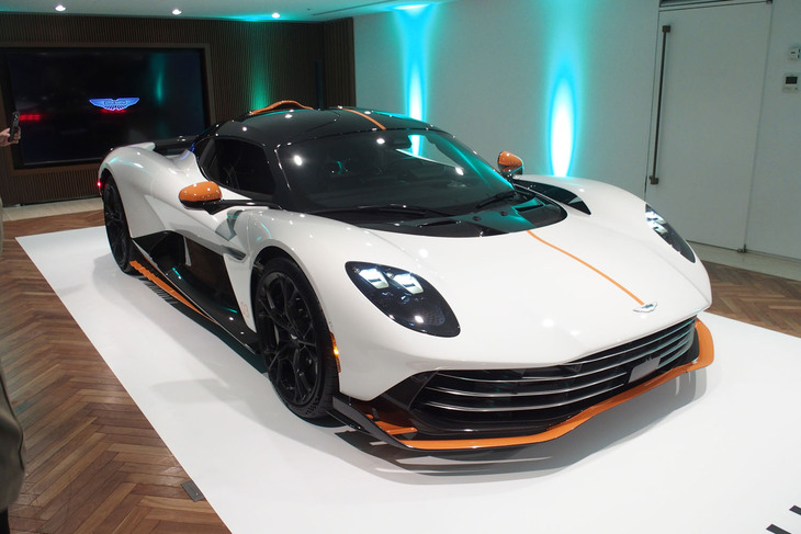 アストンマーティン・ヴァルハラ（フロントビュー）