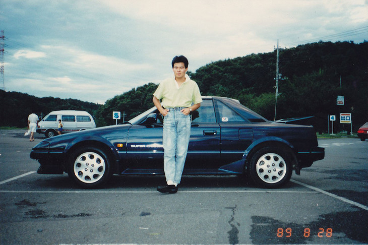 トヨタ自動車にエンジニアとして勤務していたころ、エノテンこと「コーナーストーンズ」の代表・榎本 修氏は、フェラーリの代わりとして初代「トヨタMR2」に乗っていた。