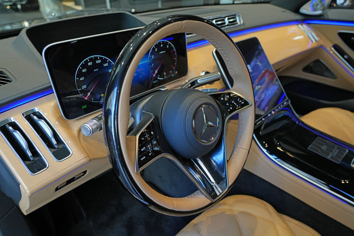 Limited Edition Maybach by Virgil Abloh（ステアリングホイール）